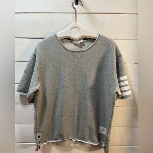 THOM BROWNE Grey Cut-Off Short Sleeve Sweatshirt – Size L (Estimated)
